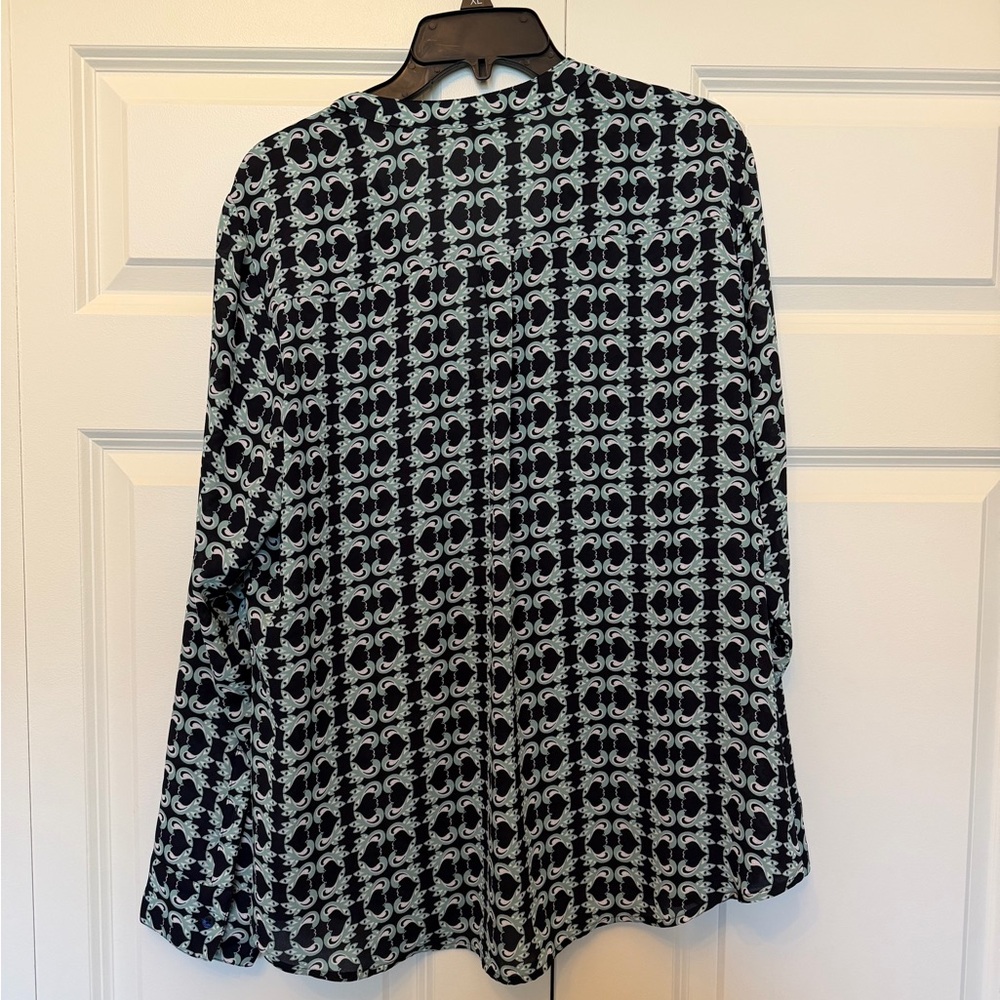 Express Patterned Button-Down Blouse - Picture 4 of 4